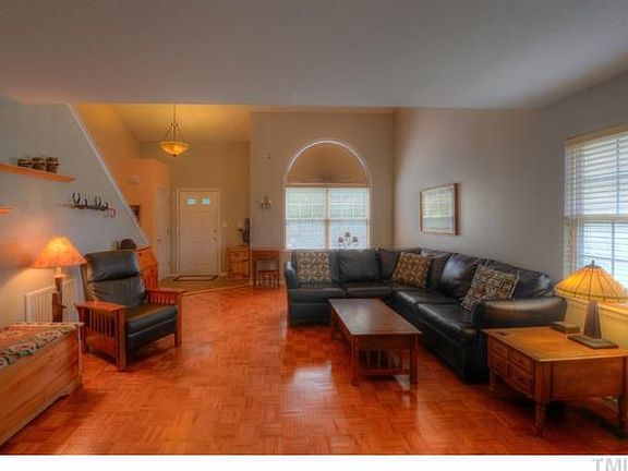 3rd image of 2821 Bombay Dr