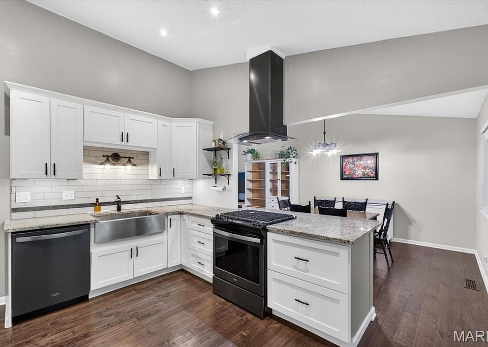 2512 Maple Crossing Dr, Ballwin, MO 63011 | Zillow