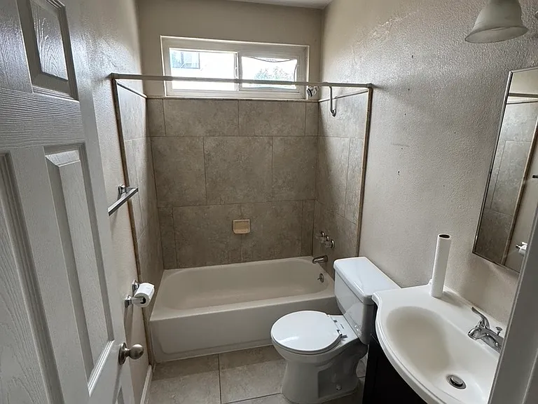 5401 W Olympic Blvd #1 — Photo 11