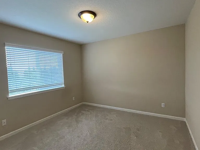 7443 NW Oakfern Dr — Photo 6
