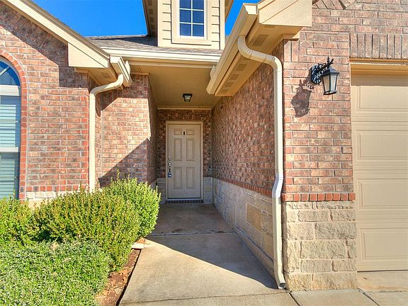 3rd image of 10704 Cruces Dr