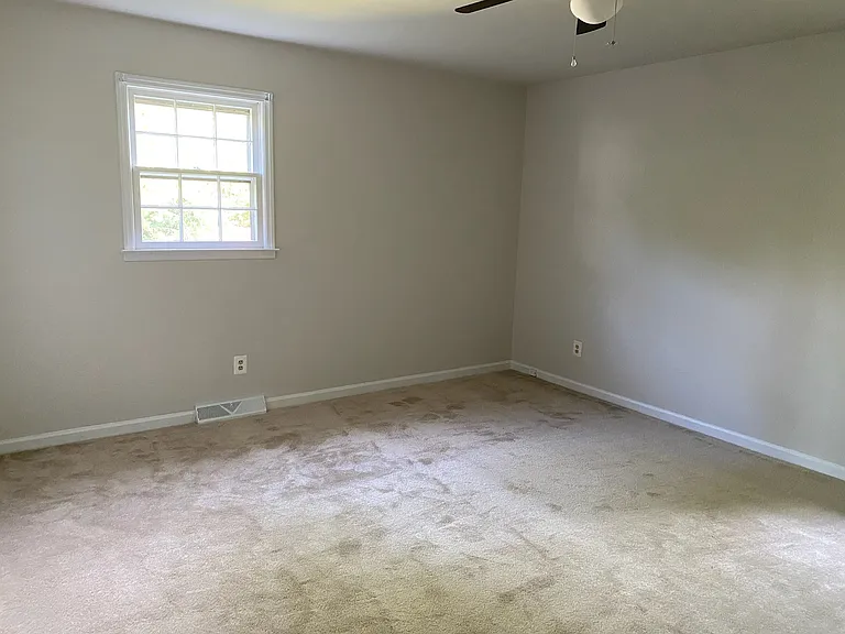 715 Scott Dr — Photo 4