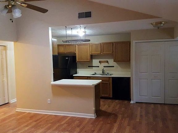 4th image of 365 Fox Harbour Dr