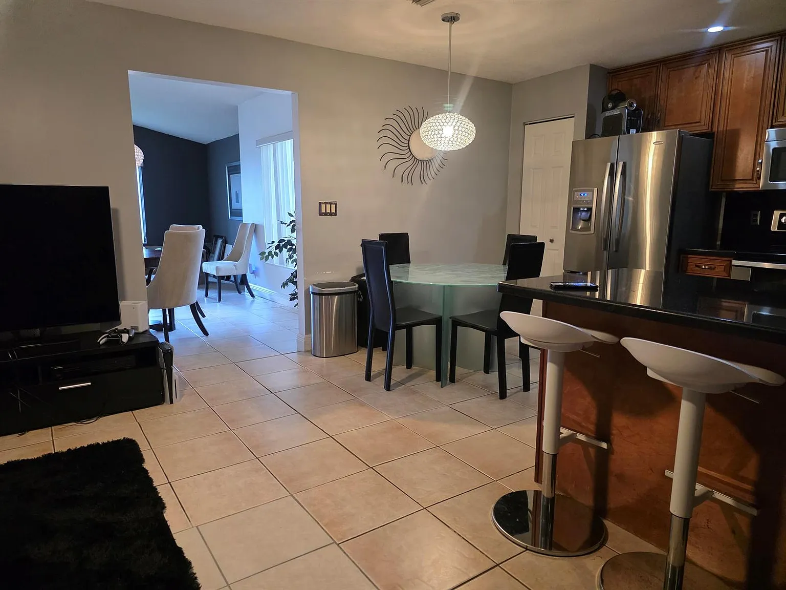 3 bed, 1654 sqft, $3,700 — Photo 3
