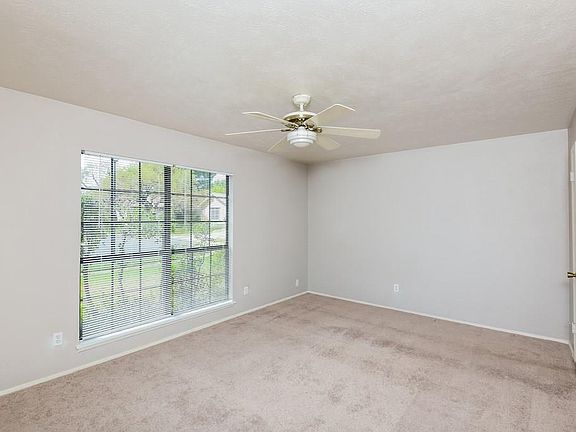 3rd image of 2540 Chinaberry Dr