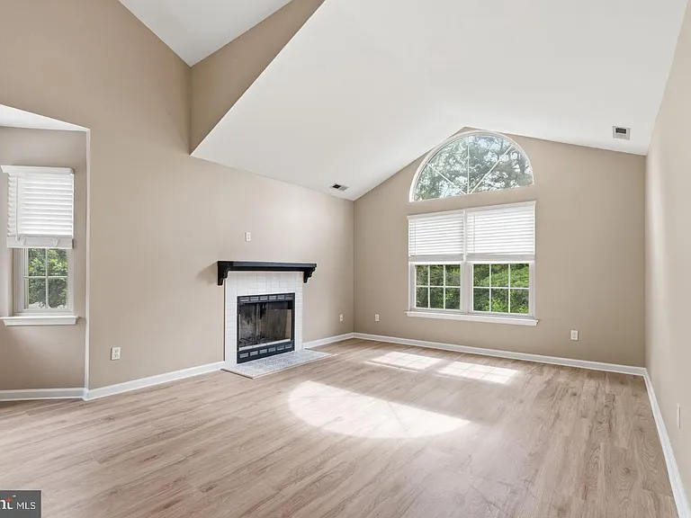 2104 Brookhaven Dr — Photo 4
