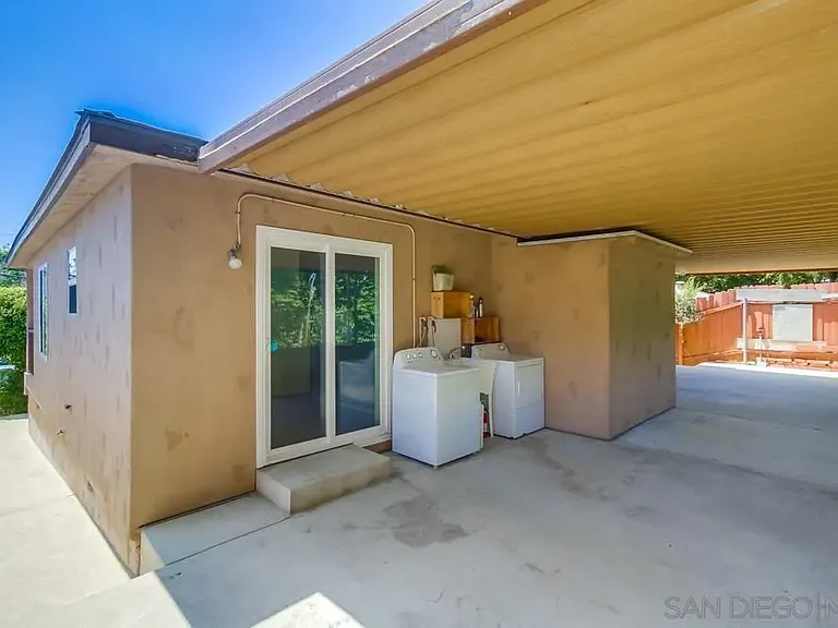 1712 Bervy St — Photo 52