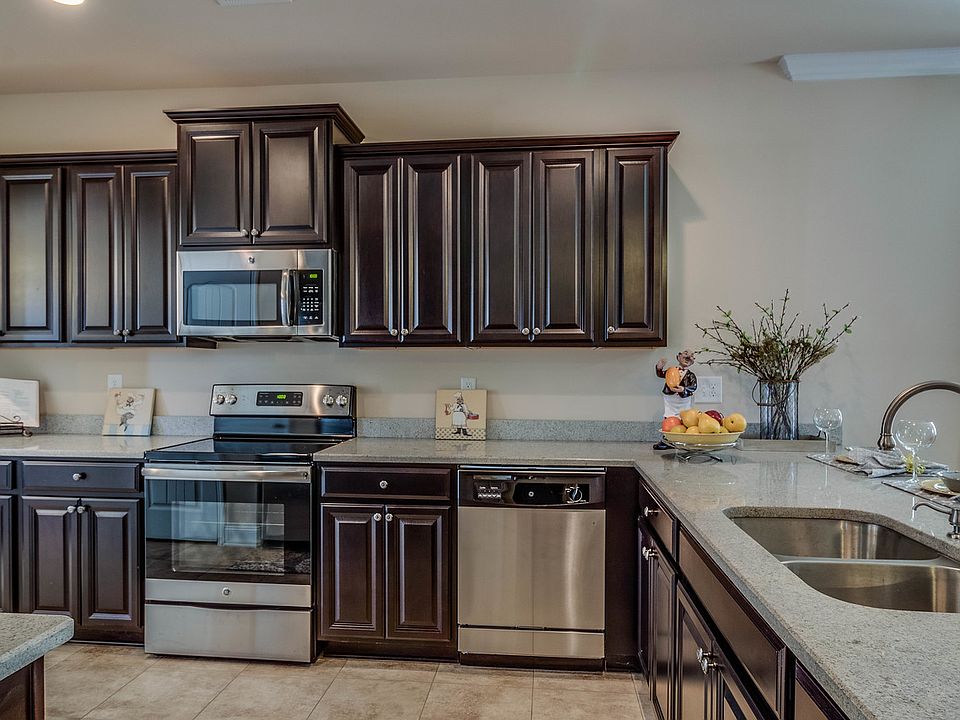 2nd image of 303 Divinity Pl