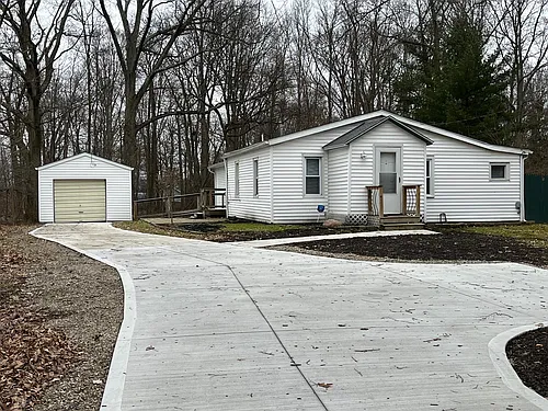 4073 Stow Rd Photo 1