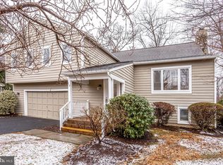 13 Rutledge Ct, Sterling, VA 20165