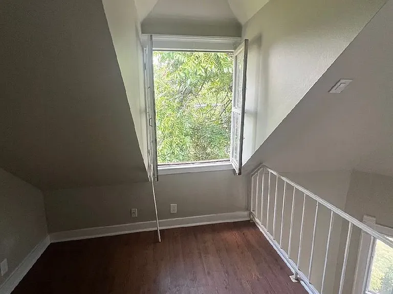 915 W 23rd St #D — Photo 14