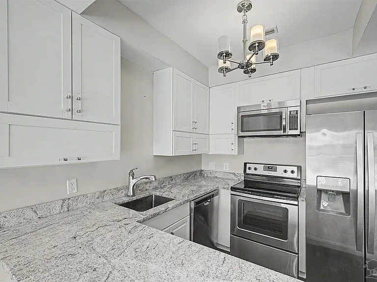 42 Baybridge Dr — Photo 10