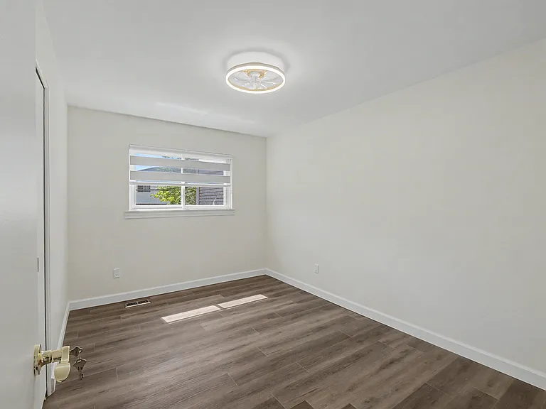 43018 Burlington Dr — Photo 9