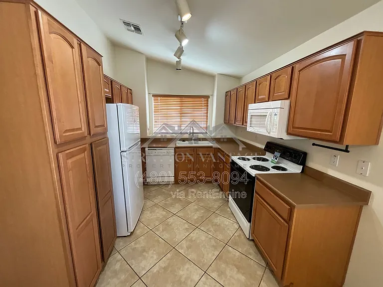 15962 W Acapulco Ln — Photo 4