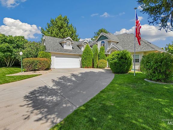 2nd image of 2118 N Springland Pl