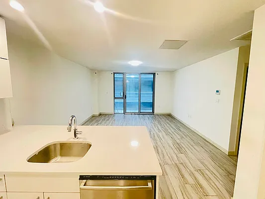 Rented by E Realty International Corp | media 27