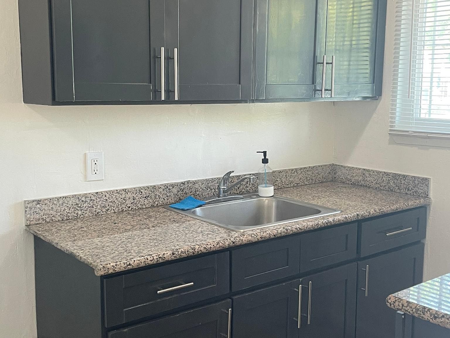 590 Las Palmas Ave APT 1, Sacramento, CA 95815 | Zillow