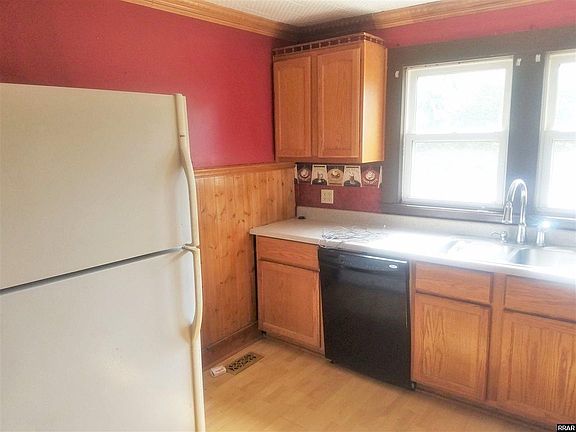 3rd image of 438 Oakdale St
