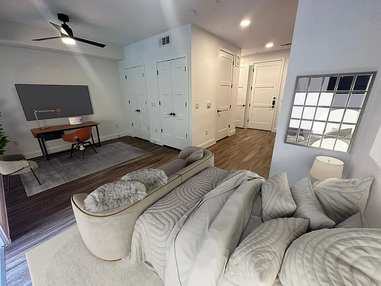 Troubadour Apartments — Photo 175
