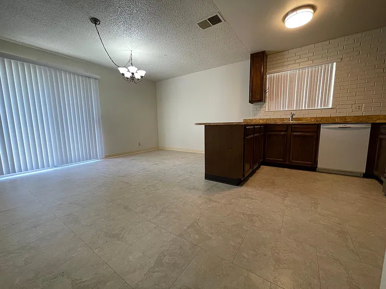 245 Saint Augustine Dr — Photo 3