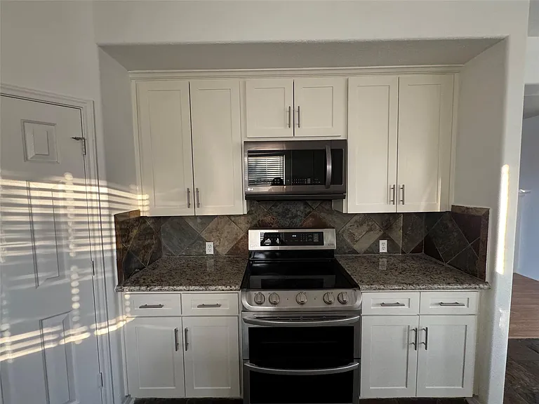 6311 Auburn Terrace Ct — Photo 9