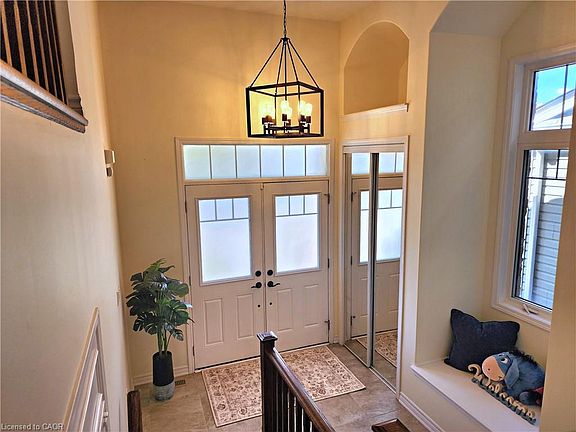 5th image of 259 Grovehill Cres