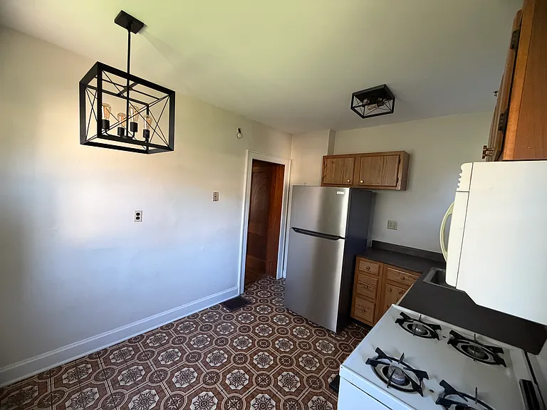 2757 Indianola Ave — Photo 6