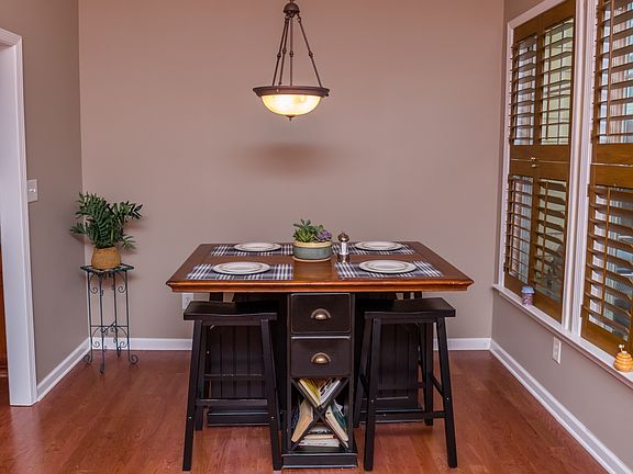 Kitchen dinette area