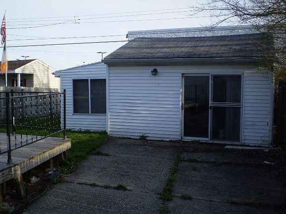 3rd image of 21 Turner Ave