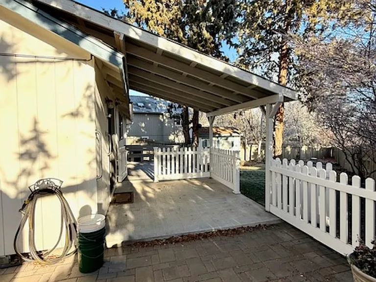 2082 NE Veronica Ln — Photo 23
