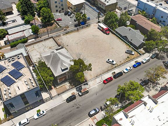 3rd image of 3014 Royal St