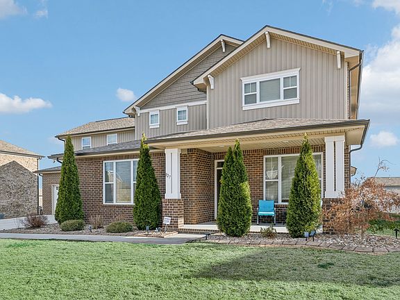2nd image of 827 Clematis Dr