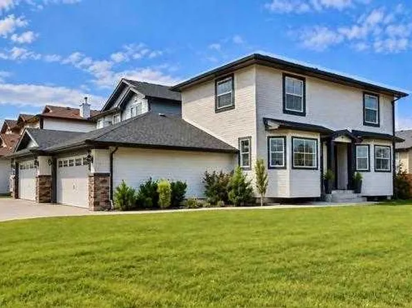 16 E Canoe Close SW, Airdrie, AB T4B 2N3