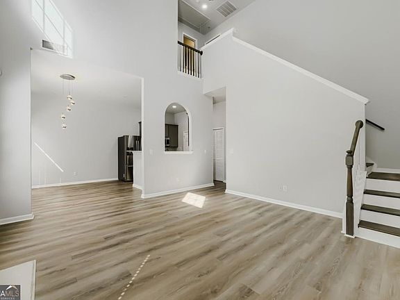 5th image of 222 Ranier Ct
