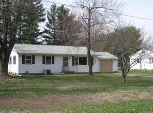711 N 3rd St, Oquawka, IL 61469