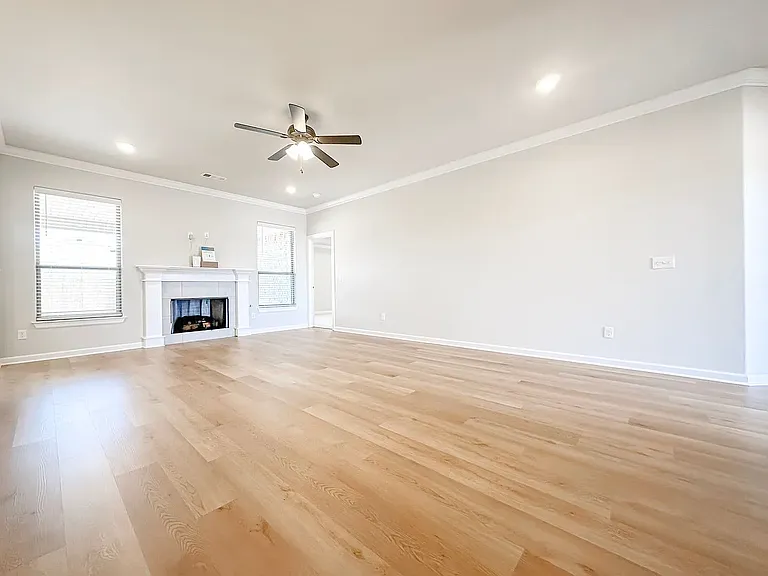 430 Willow Dr — Photo 3