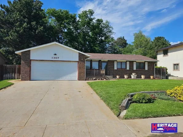 1307 E Fair St, Garden City, KS 67846