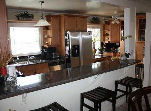 4th image of 646 Elder Ave