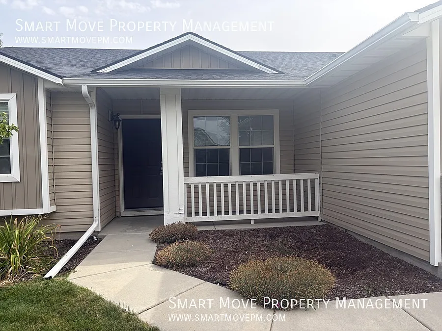 Single level 4 bedroom + Office in Meridian. Park & Pool across the Street! — Photo 2