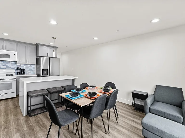 1029 S Montebello Blvd — Photo 30