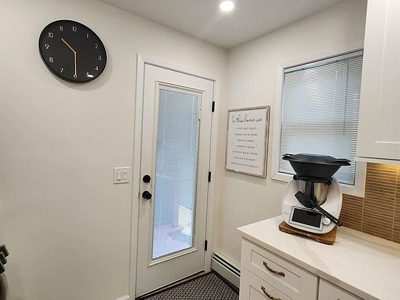 3rd image of 46 W Clearwater Road