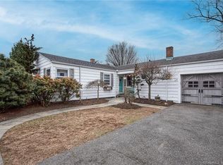 526 Beach Rd, Fairfield, CT 06824