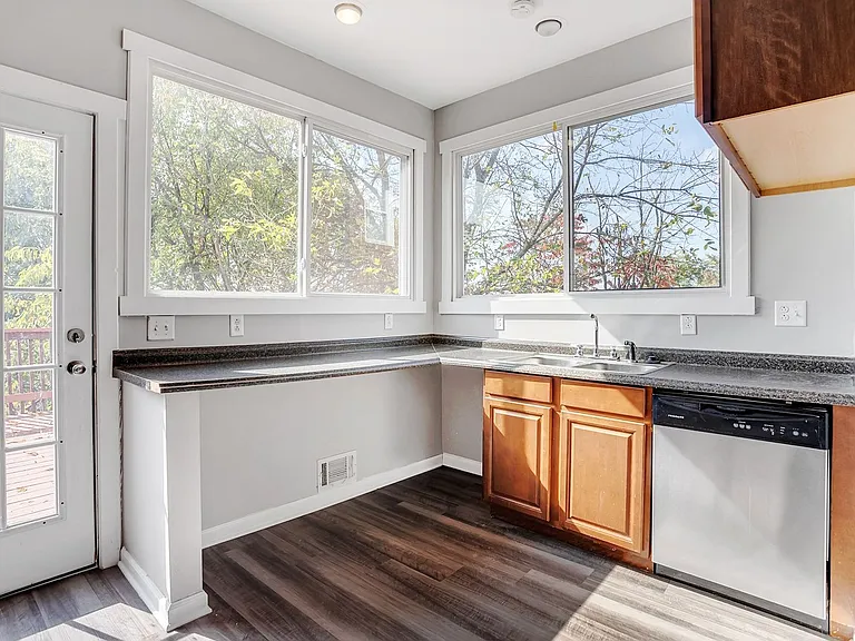 121 Dilworth St — Photo 20