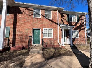 9137 N Swan Cir, Saint Louis, MO 63144