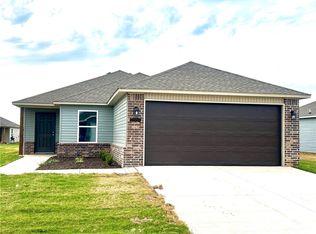 1907 E Annette Dr, Siloam Springs, AR 72761