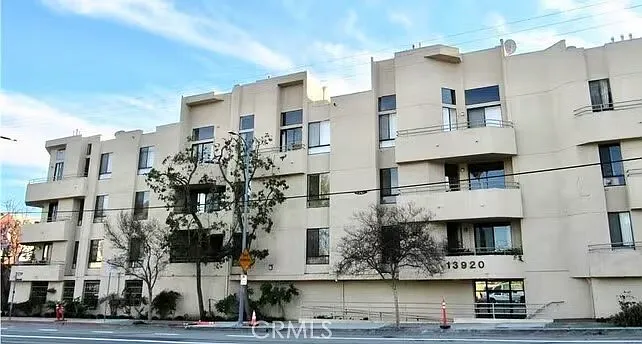 13920 Moorpark St #204 — Photo 10