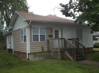 703 N Maple St, Benton, IL 62812