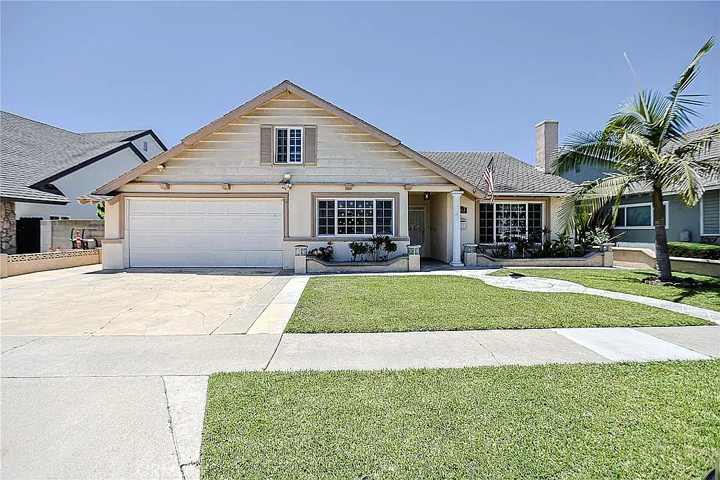 6 bed, 2651 sqft, $8,000 — Photo 1