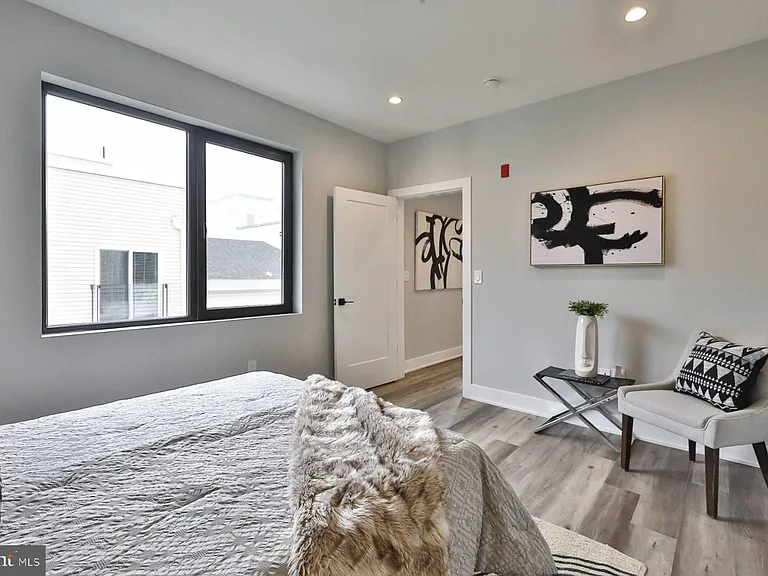 1612 Cambridge St #-203 — Photo 12