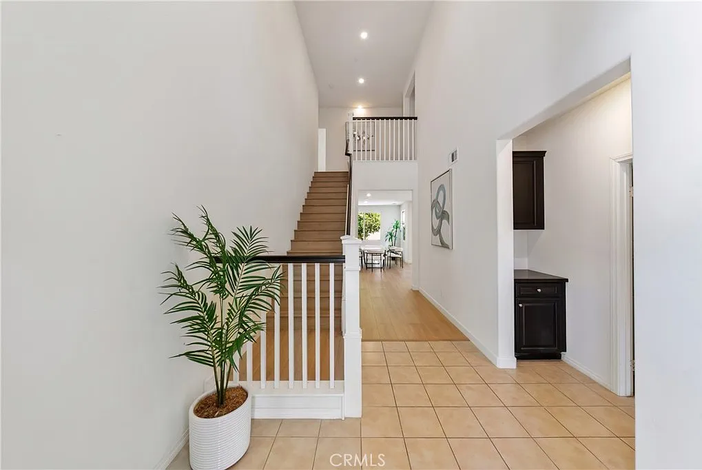 5 bed, 3.5 bath, 3156 sqft, $4,800 — Photo 4